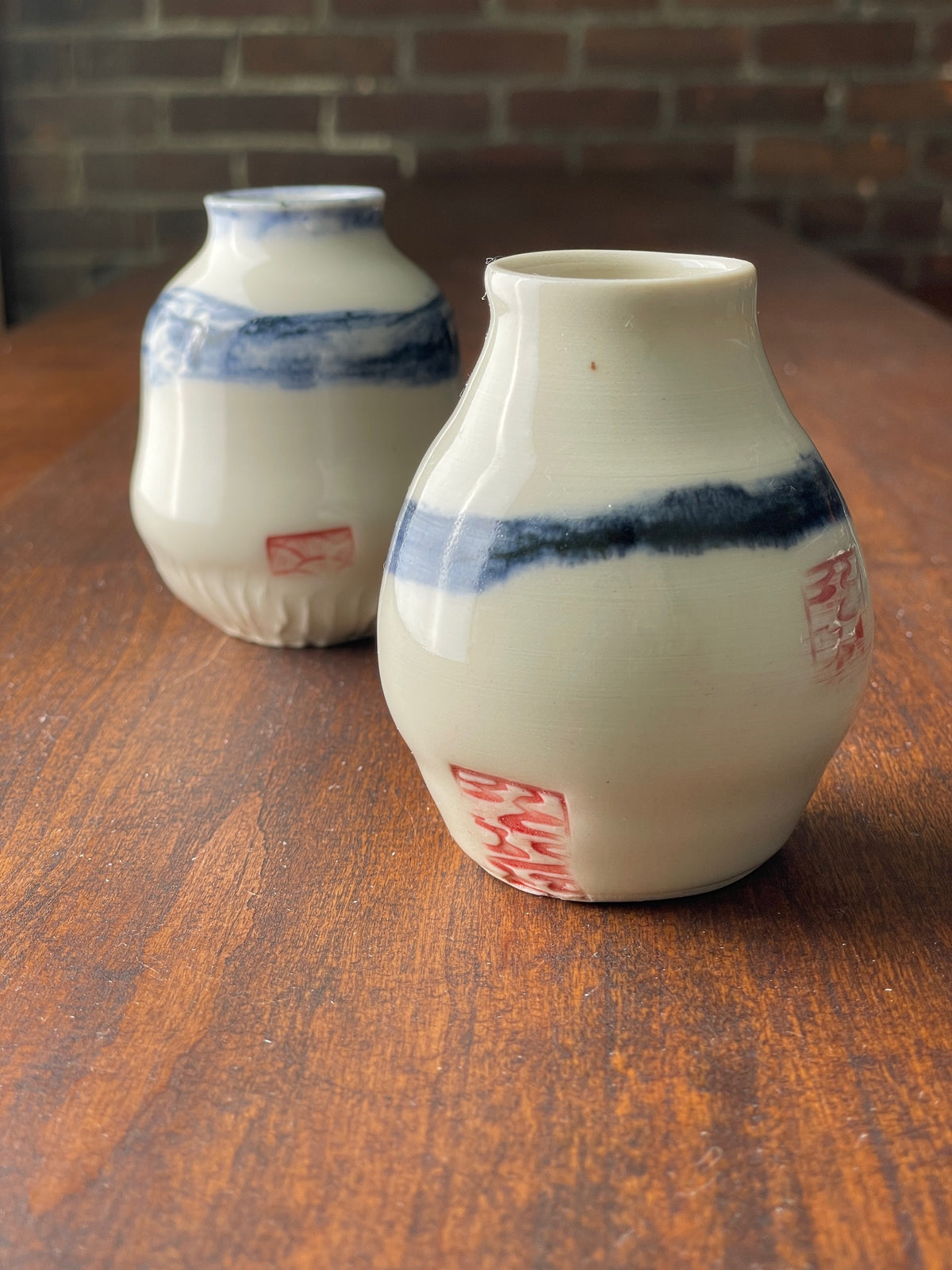 Petit vase avec étampe rouge (énergie et protection)