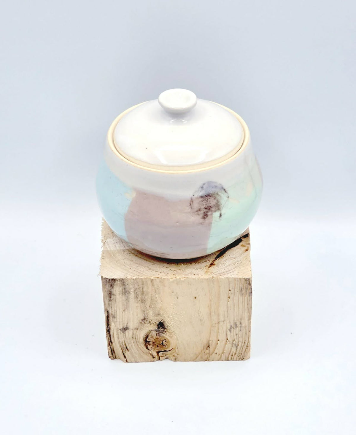 Petit pot avec couvercle