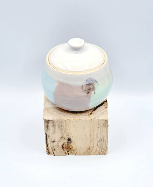 Petit pot avec couvercle