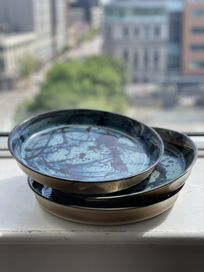 Grande assiette à haut rebord